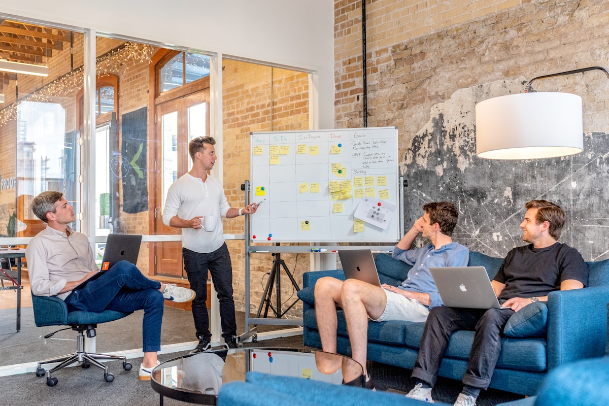 LED大屏广告在城市夜经济中的价值再发现配图